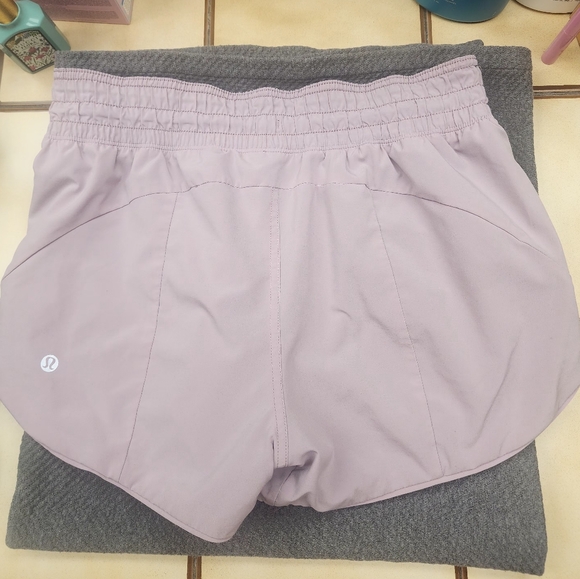 Lululemon Choose a Side Reversible Short, size 6 - Picture 2 of 7